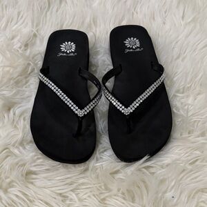 Elegant Black Flip Flops with Rhinestone Detailing